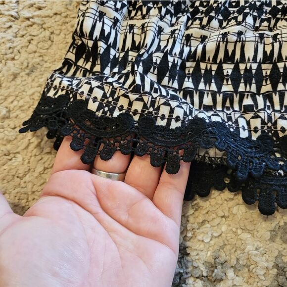 Harmony + HAVOC black/white Aztec design shorts - Picture 2 of 6